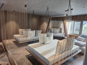 Ruheraum mit Gartenpanorama