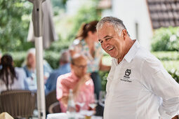 Der Inhaber des weissen Rosses beim Fleischmann & Friends 2025