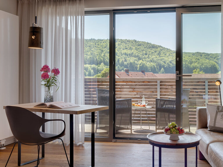 Wie der Name verspricht bietet das Zimmer Deluxe Balkon einen Balkon mit traumhaften Ausblick