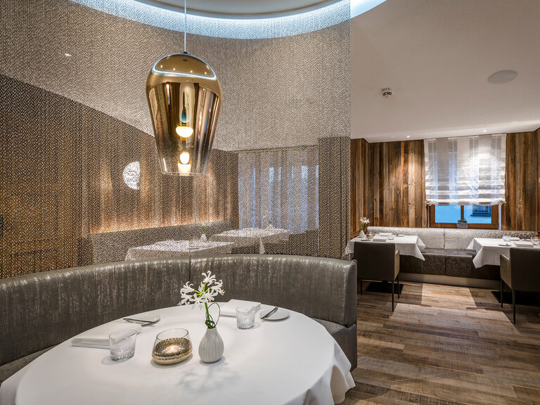 Das modern designte Gourmetrestaurant Cheval Blance strahlt bereits die Qualität des Essens aus